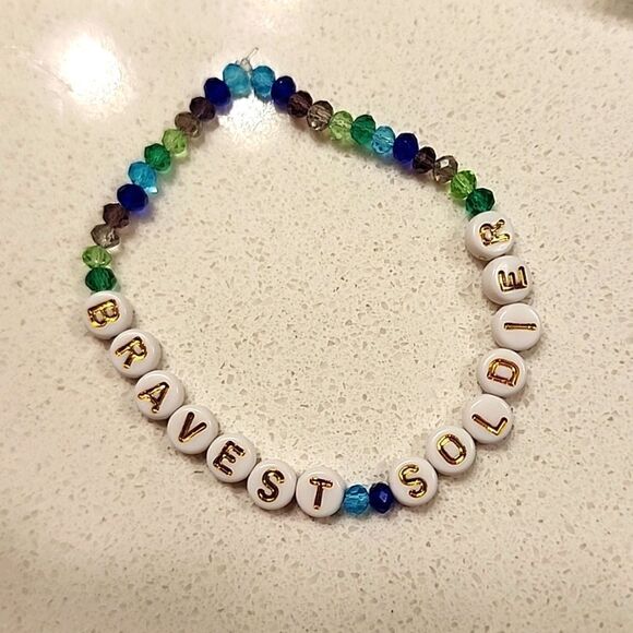 Taylor Swift Friendship Bracelet - Picture 1 of 1